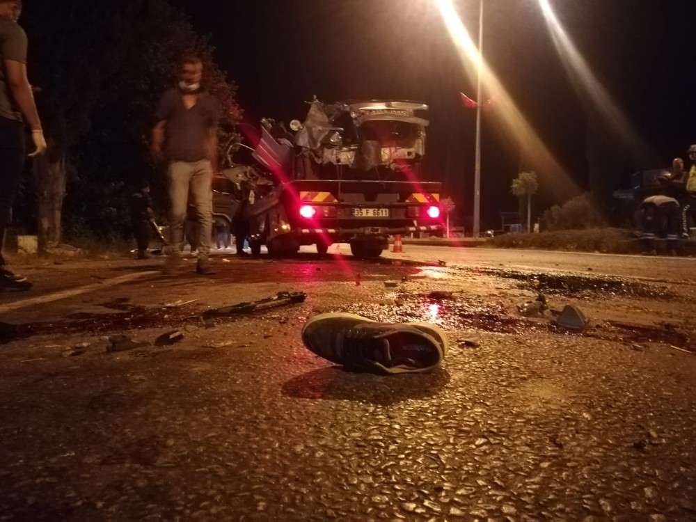 İzmir’de korkunç kaza: 2 ölü, 2 yaralı