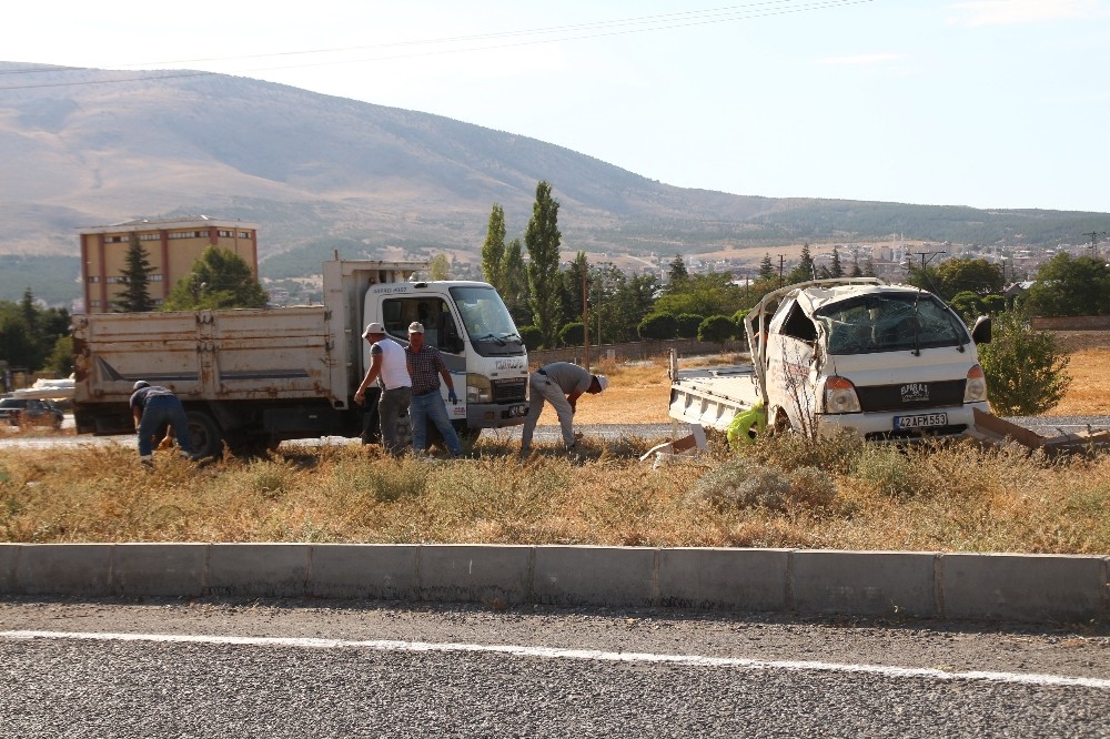 Konya’da kamyonetler çarpıştı: 2 yaralı