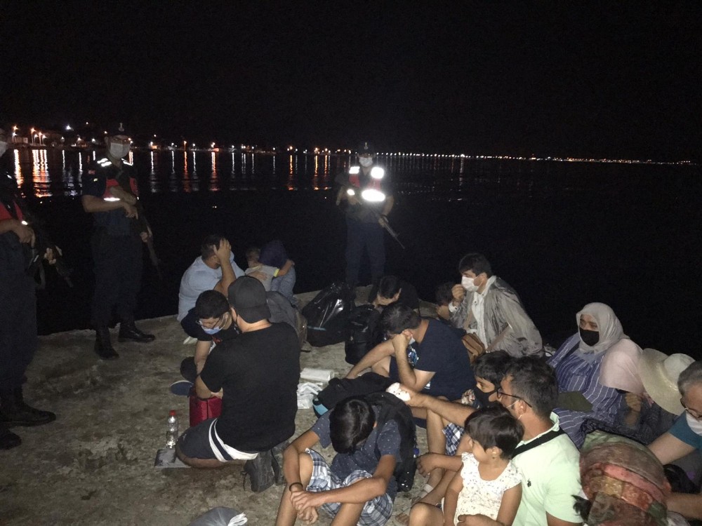 İzmir’den Yunanistan’a kaçmak isteyen 9 FETÖ şüphelisi yakalandı