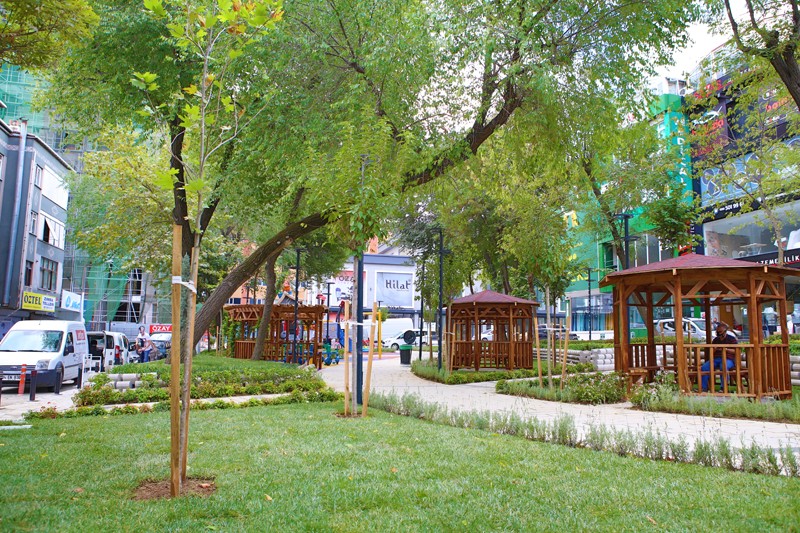 Bayrampaşa’da yenilenen parklar dikkat çekiyor
