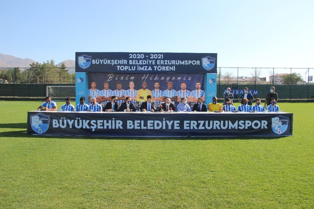 BB Erzurumspor 9 yeni futbolcuya toplu imza töreni düzenledi