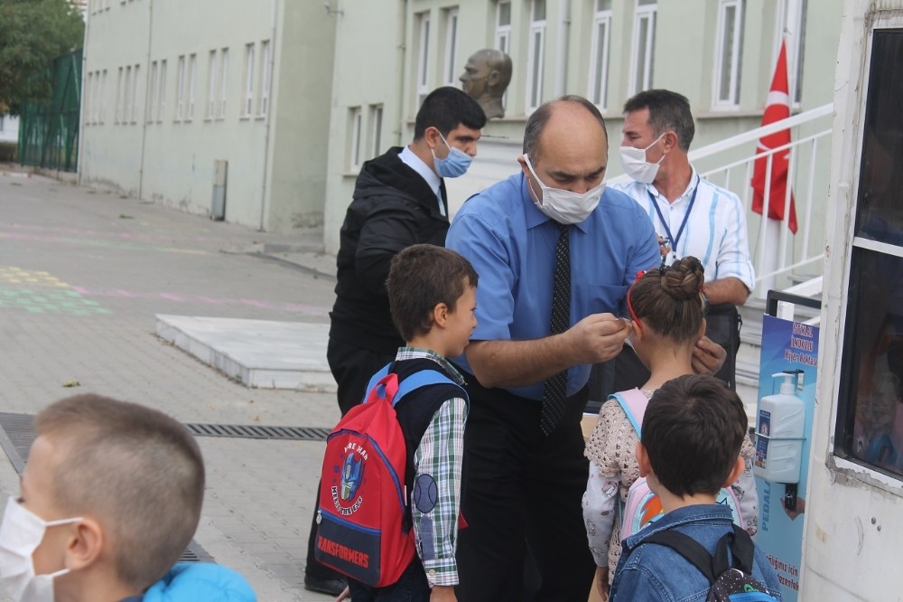 Manyas’ta Anaokulu ve 1.sınıf öğrencileri okulla tanıştı