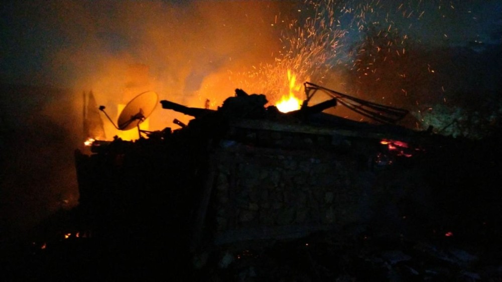 Kastamonu’da çıkan yangında iki ev ve bir garaj küle döndü