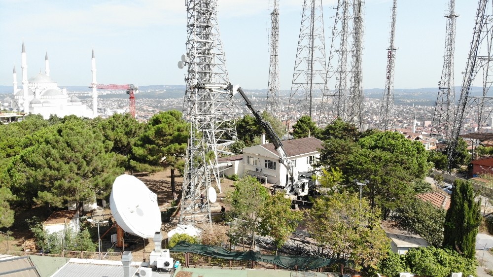 Özel Çamlıca Tepesi’ndeki anten vericileri sökülmeye devam ediyor
