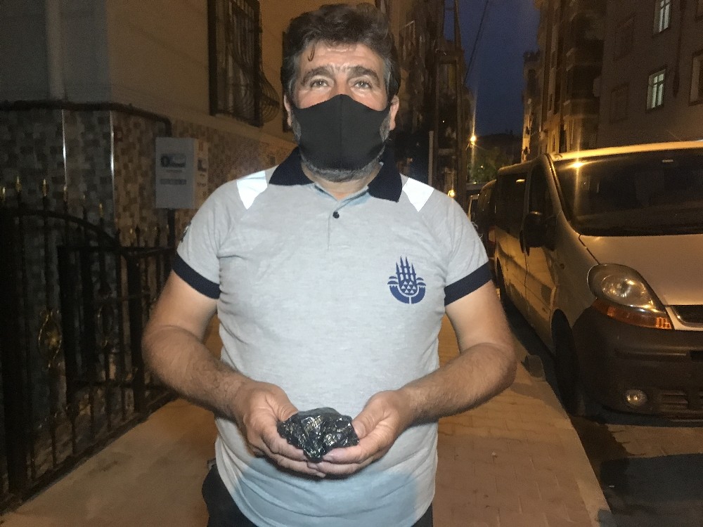 Özel Bakırköy’de sokakta bulduğu paranın sahibini arıyor
