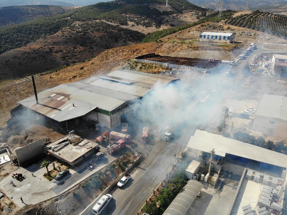 Fabrika yangını drone ile havadan görüntülendi
