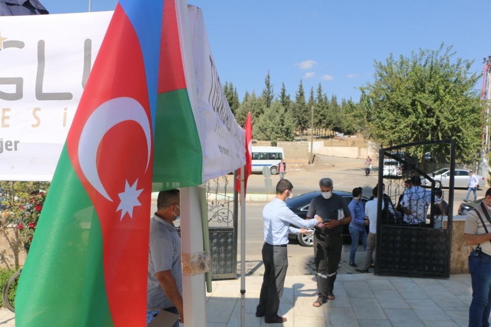 Azerbaycan’a bayraklı destek