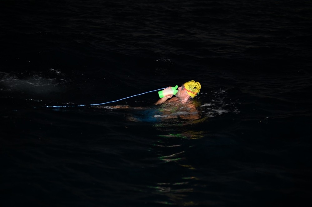 Milli Yüzücü Emre Seven ilk kulacını attı