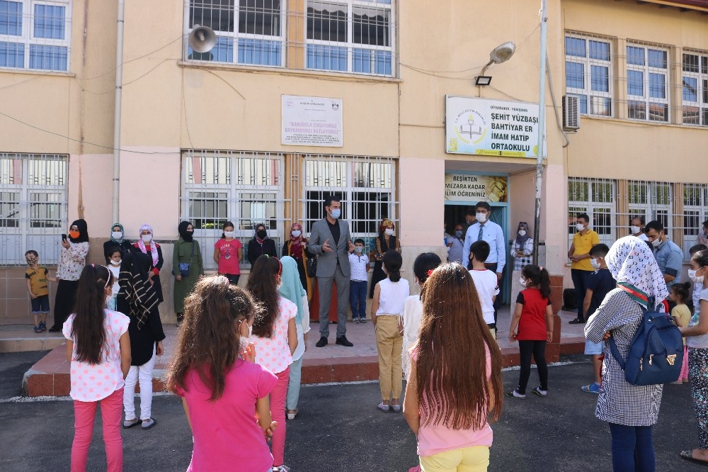 Yenişehir Belediyesinden 5 bin 300 öğrenciye kırtasiye malzemesi desteği