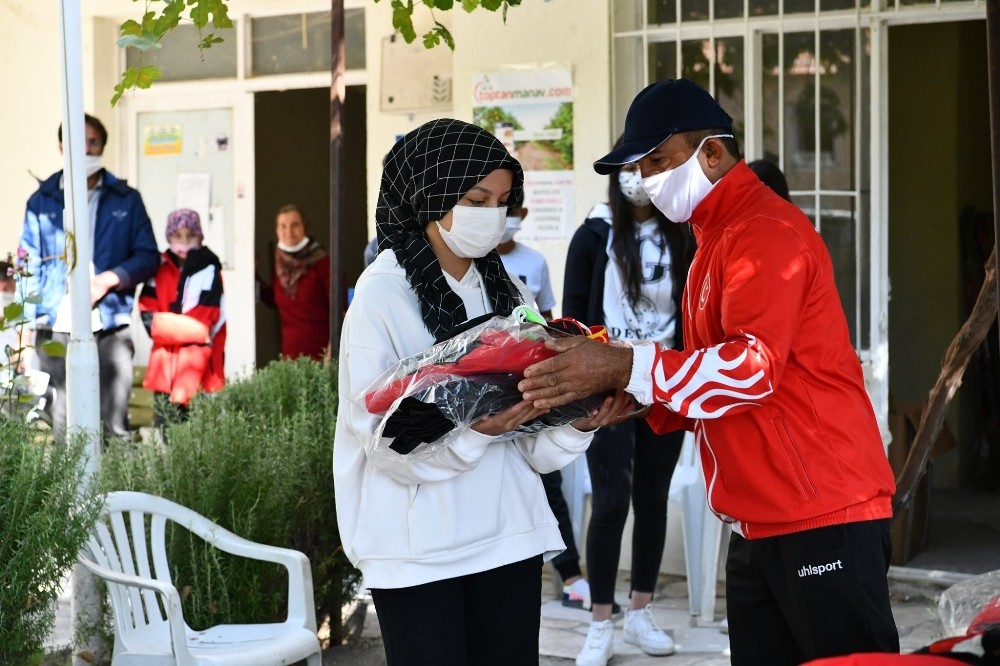 Isparta’da genç kayakçıların hayalleri gerçek oldu