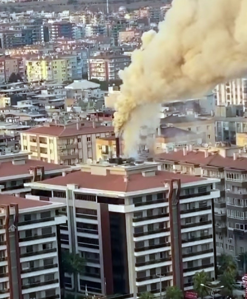 İzmir’de restoranın ızgarasından çıkan yangın paniğe neden oldu