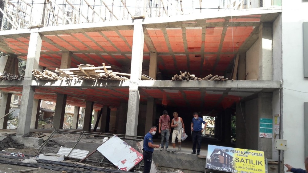 Burhaniye’de inşaattan düşen işçi yaralandı