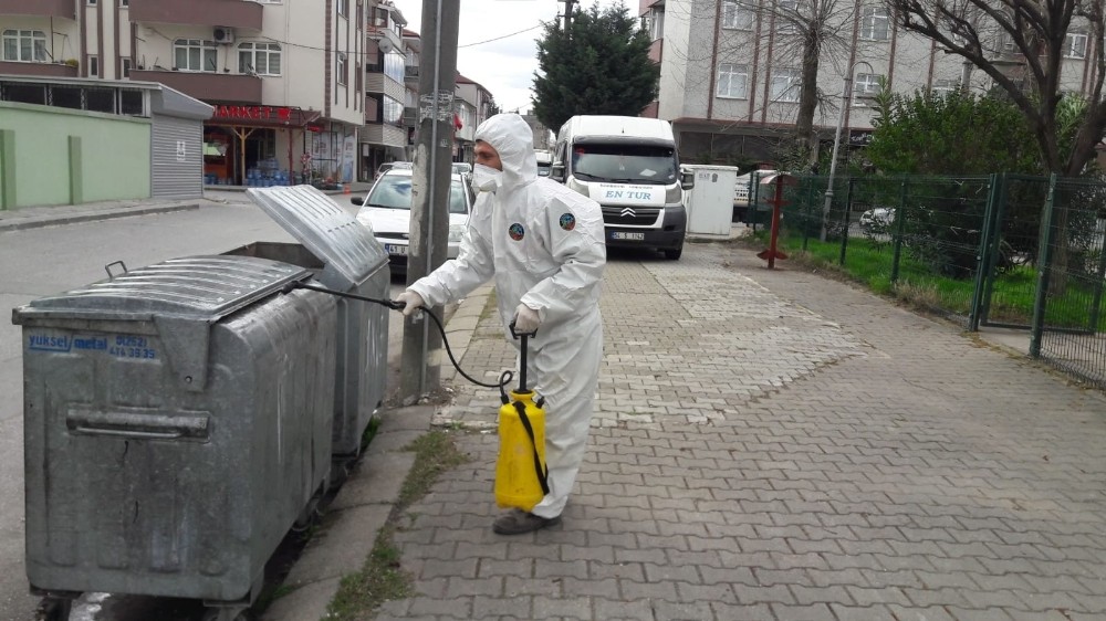 Serdivan Belediyesi ekipleri, çevre temizliğine hız kesmeden devam ediyor