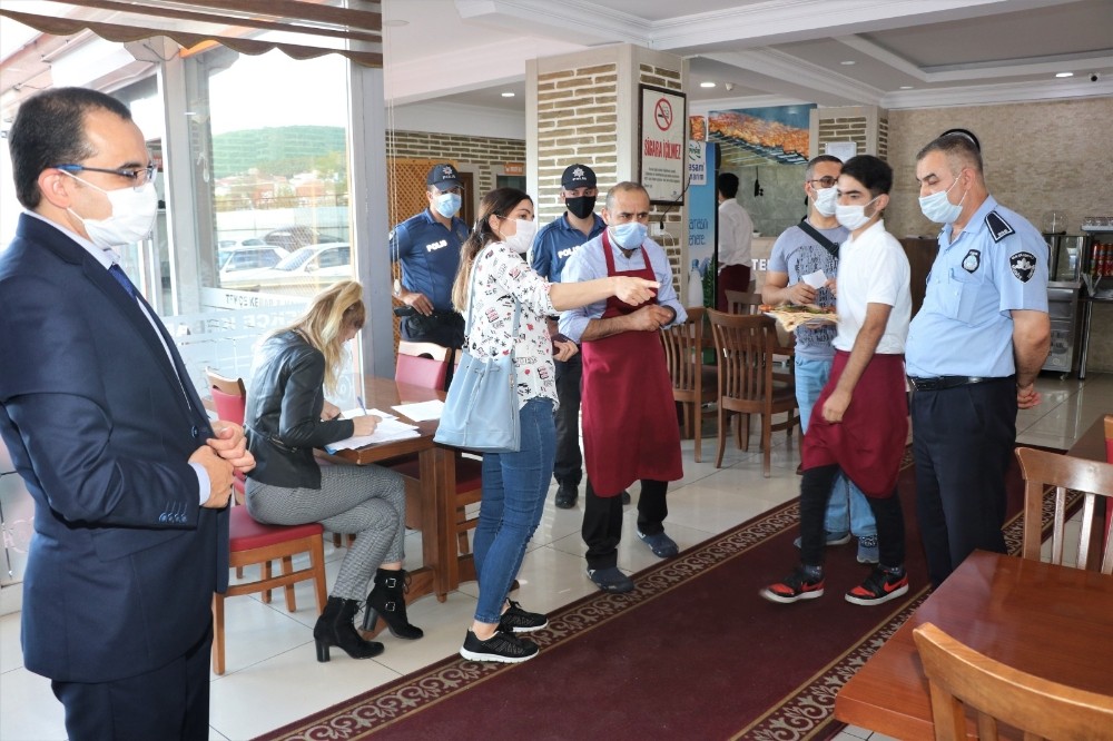 Sultanbeyli Kaymakamlığı ilçede bulunan 309 lokanta ve kafenin tamamını denetledi
