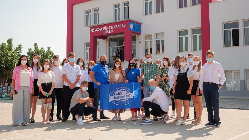 Rus Coğrafya Topluluğu Gençlik Kulübü temsilcileri Silifke’de okul ziyaret etti