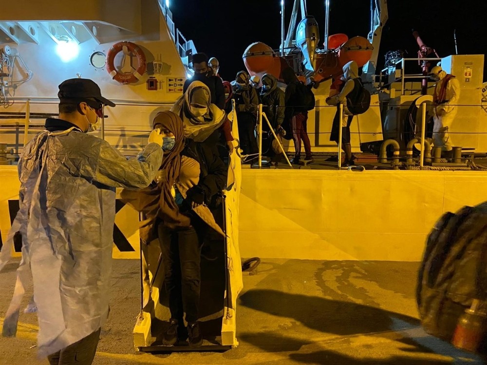 Ayvalık’ta 18 mülteci Sahil Güvenlik ekiplerince kurtarıldı