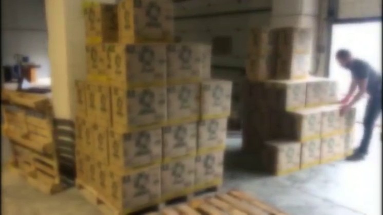 Sancaktepe’de kaçak deterjan üretilen iş yerine polis baskını