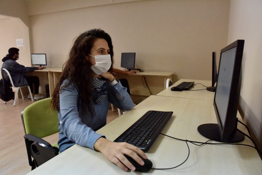 Gencler Icin Ucretsiz Bilgisayar Ve Internet Hizmeti Eskisehir Haberleri