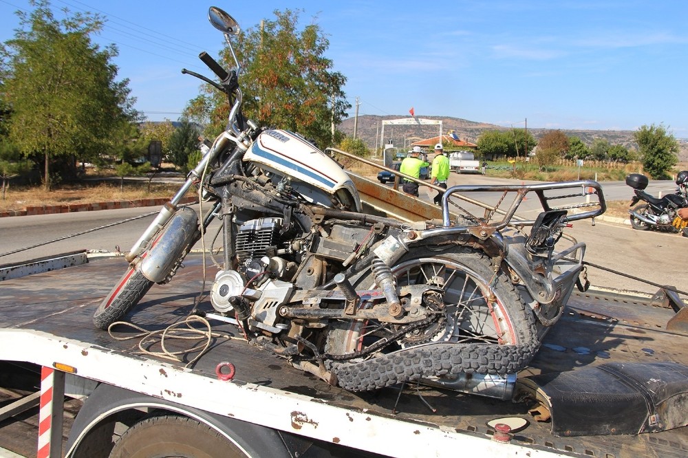 Sepetli motosiklet ile otomobil çarpıştı: 1 ölü