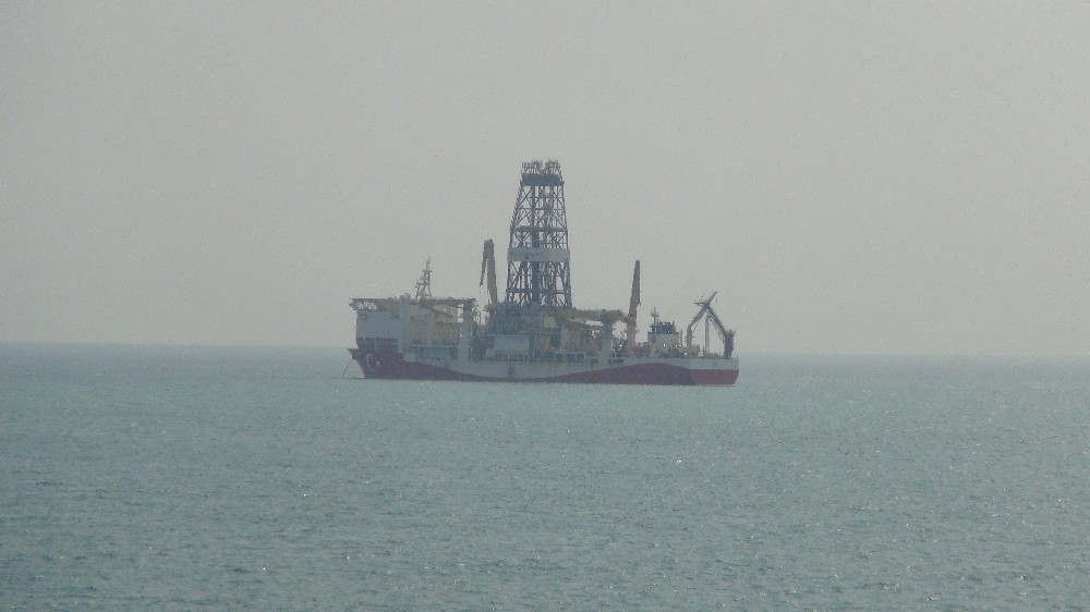 Kanuni sondaj gemisinin Mersin açıklarında bekleyişi sürüyor