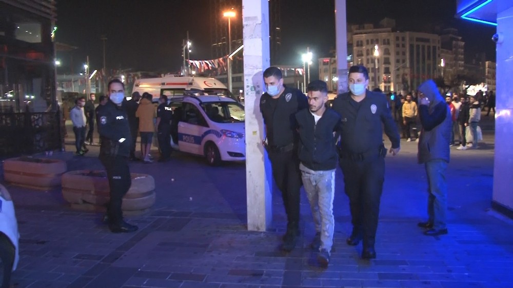Taksim’de iki yabancı grup arasında bıçaklı kavga:1 yaralı