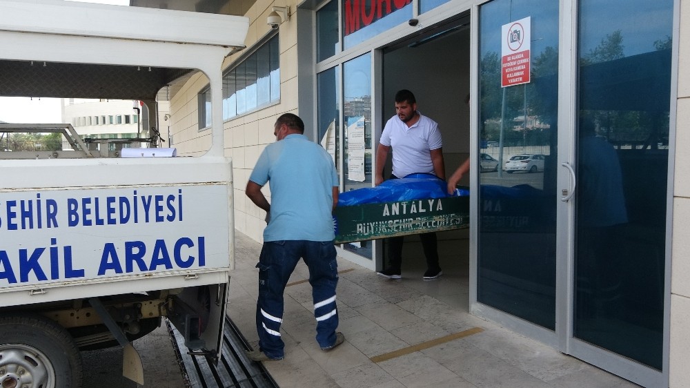 Antalya’da damadı tarafından öldürülen kayınvalidenin cenazesi morgdan alındı
