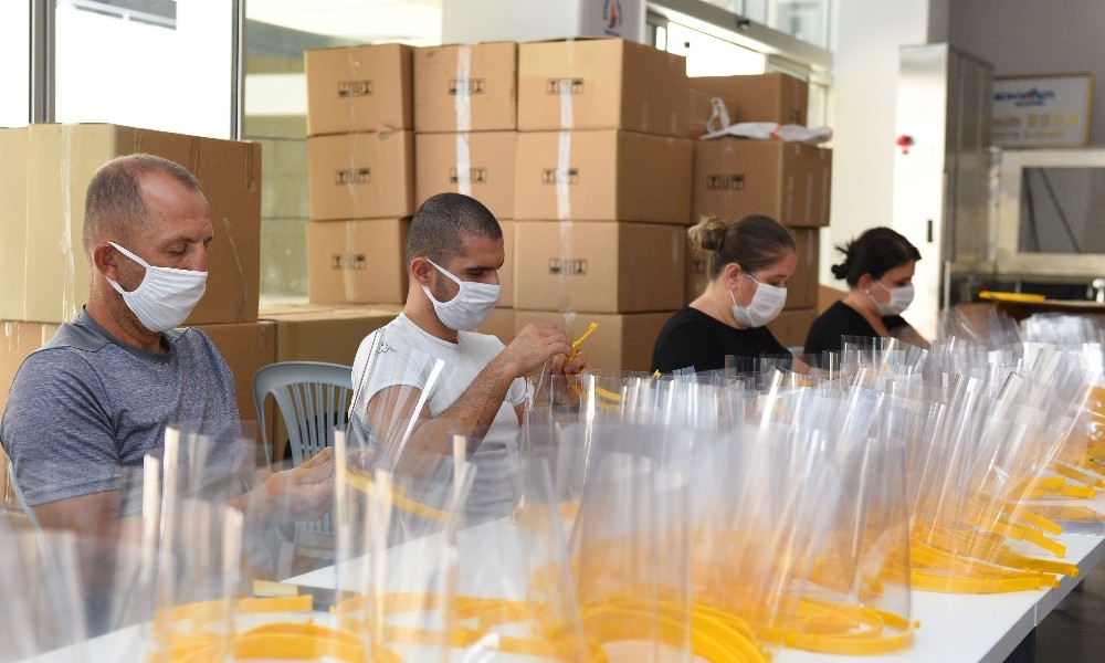Muratpaşa, 10 bin siperlikli maske üretecek