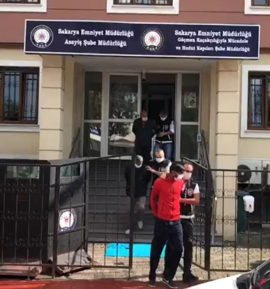 Sakarya’dan çaldıkları kümes hayvanları ile İstanbul’da yakalandılar