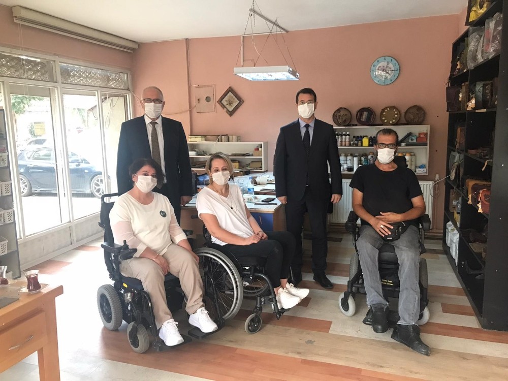 İl Müdürü Gülgeç’ten Salihli’nin devlet sanatçılarına ziyaret