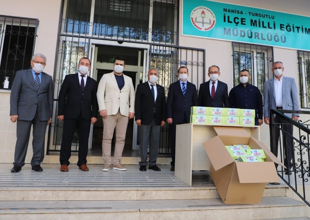 Turgutlu Belediyesinden okullara 75 bin adet maske desteği