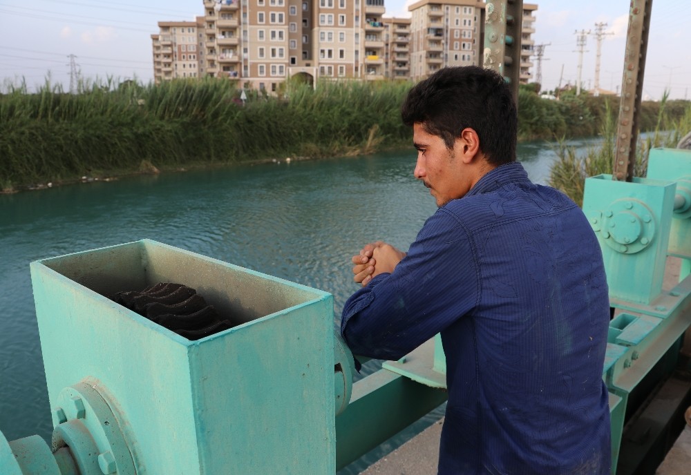 Adana’da sulama kanalına giren genç kayboldu