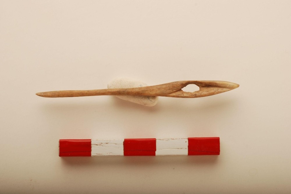 Dokumacılıkta kullanılan 8 bin 600 yıl öncesine ait kemik iğne ve ağırşaklar bulundu