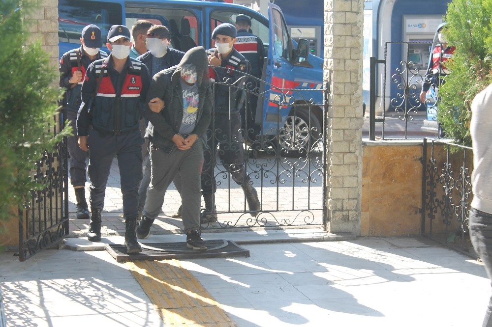 Manyas’ta jandarma 6 uyuşturucu şüphelisini yakaladı