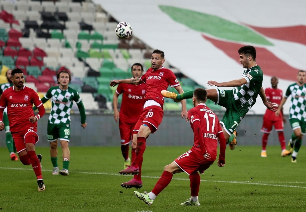 TFF 1. Lig: Bursaspor: 1 - Balıkesirspor: 1 İlk yarı sonucu