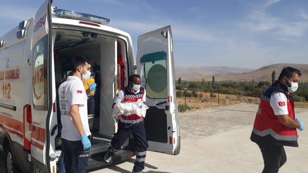 Solunum sıkıntısı çeken bebek hava ambulansı ile hastaneye