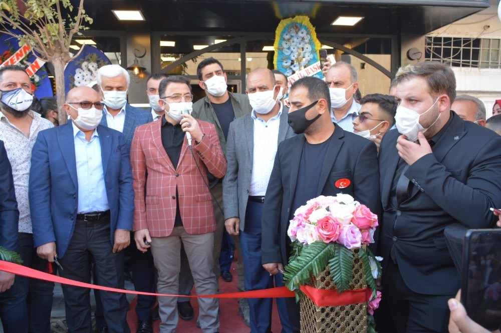 Mardin’in ödüllü kuaförü yenilenen salonuyla hizmet vermeye başladı