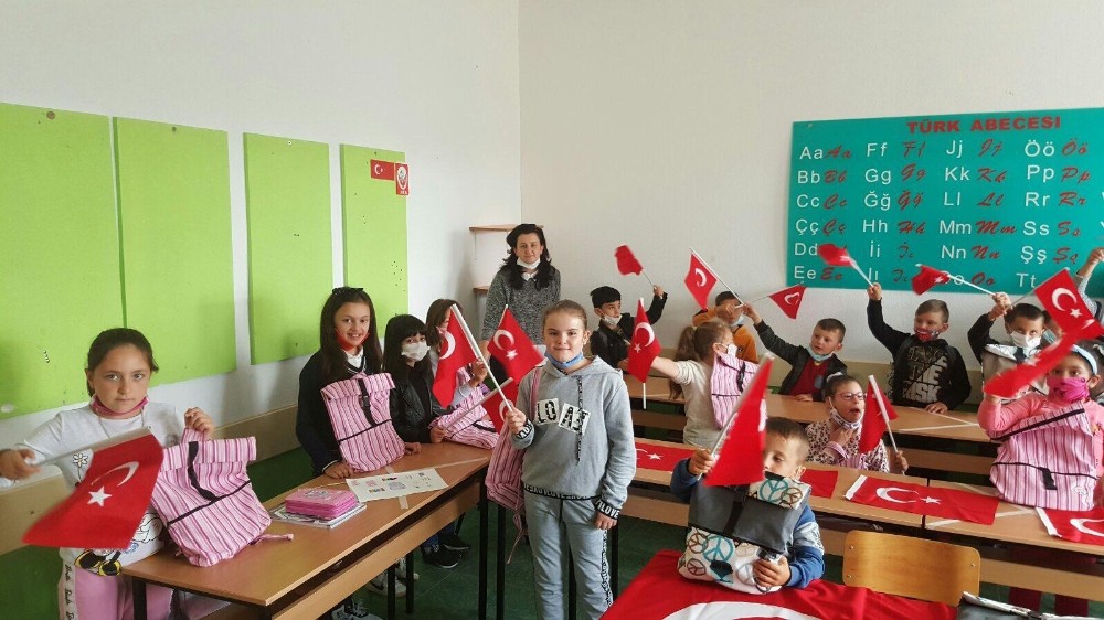 ASEM’den Kuzey Makedonyalı öğrencilere kırtasiye desteği
