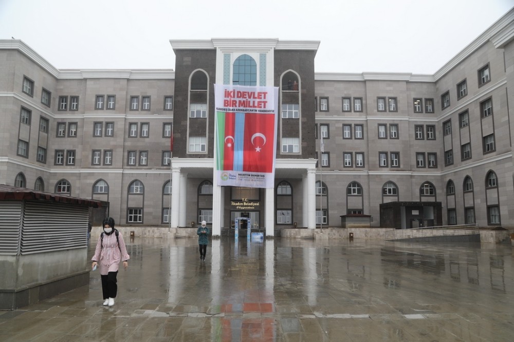 İlkadım’da tüm tesislere Azerbaycan bayrağı