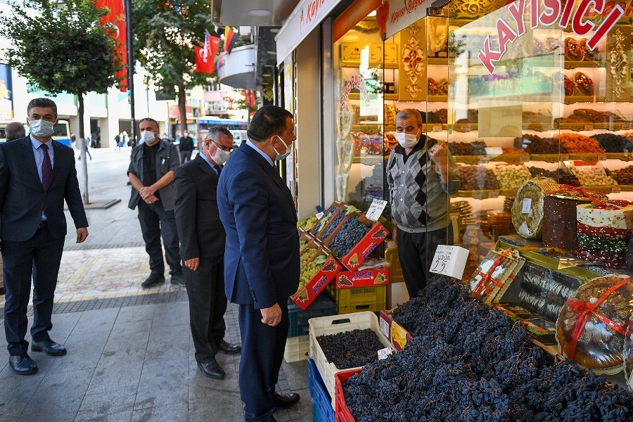 Başkan Gürkan esnafları gezdi, vatandaşlarla sohbet etti