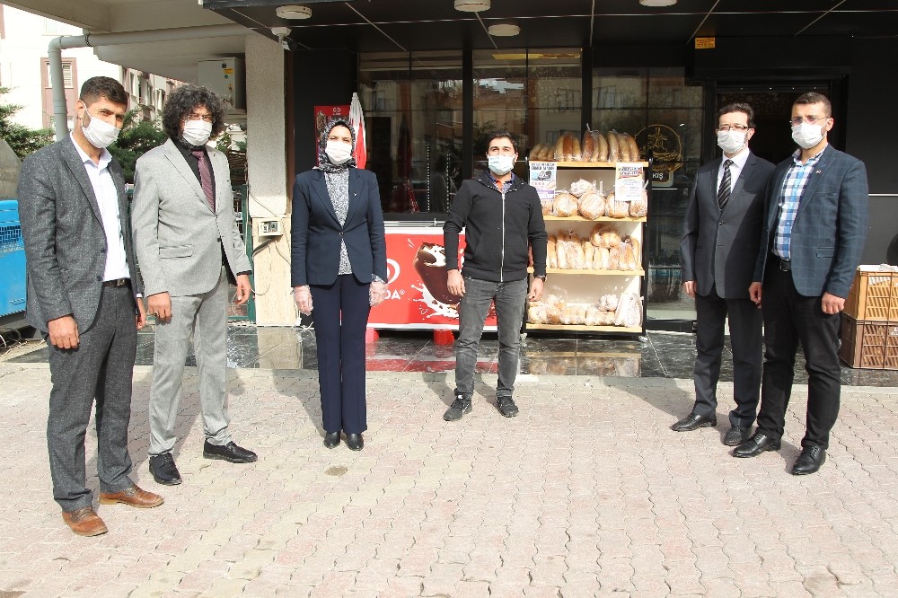 Selçuklu MHP’den askıda ekmek kampanyasına destek