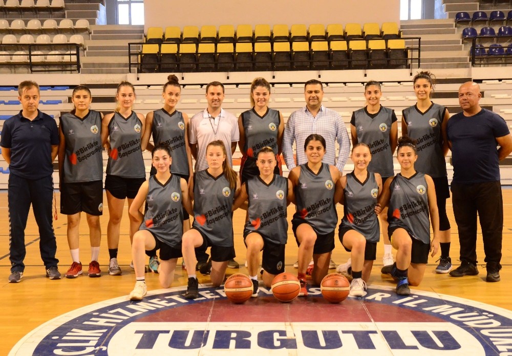 Turgutlu Belediye Kadın Basketbol Takımı parkeye indi
