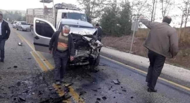 Bursa’da iki araç kafa kafaya çarpıştı: 1 ölü, 3 yaralı