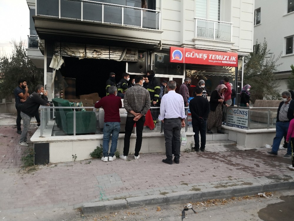 Mobilya mağazasındaki yangında ikiz kardeşler yaralandı Aksaray Haberleri