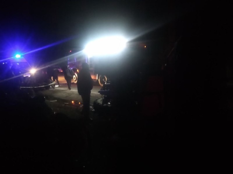Otomobil traktör römorkuna çarptı: 1 ölü, 2 yaralı