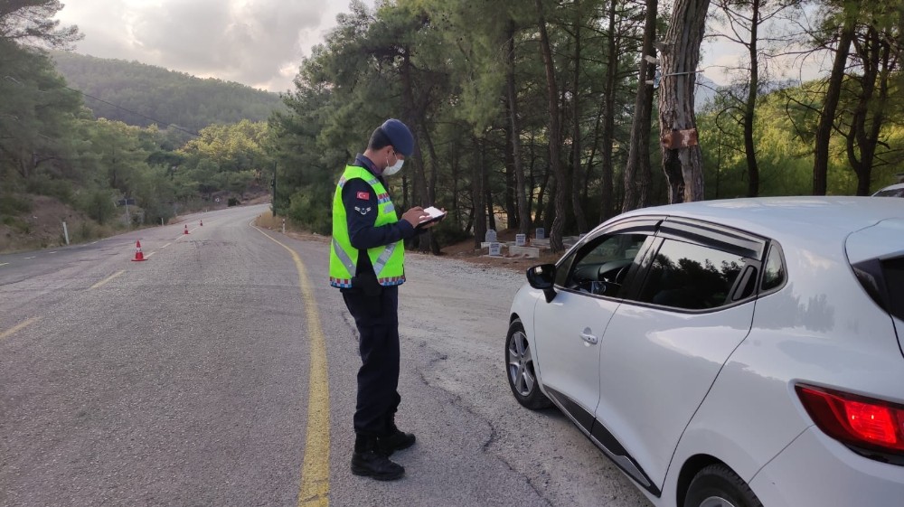 Adana’da emniyet kemeri takmayan sürücülere para cezası