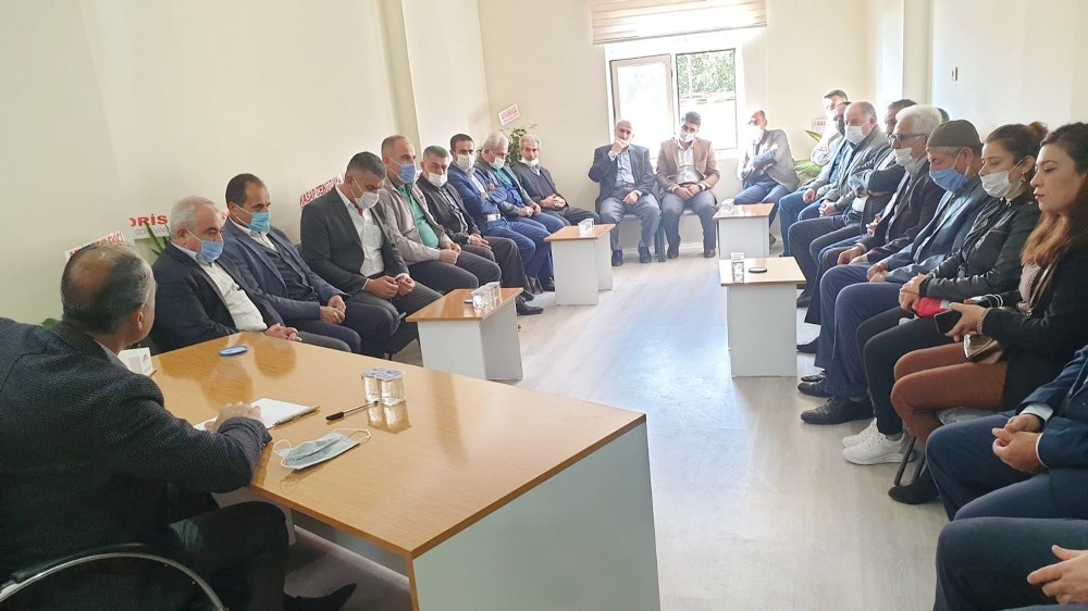 AK Parti Silvan İlçe Başkanı Kılıçaslan yönetimiyle toplandı