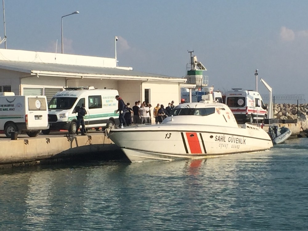 Gemiyle çarpışan teknedeki 4 kişinin cansız bedenleri getirildi