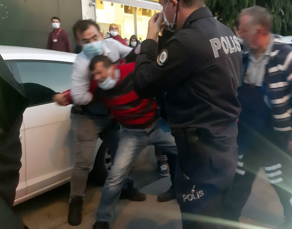 Otobus Soforu Sinir Krizi Gecirip Ortaligi Birbirine Katti Zonguldak Haberleri