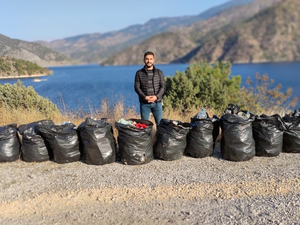 Gençler Obruk Barajında çevre temizliği yaptı