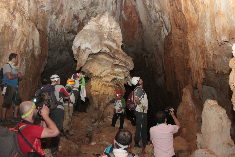 70 metre derinlikte ve 385 metre boyundaki ejder mağarası merak uyandırıyor